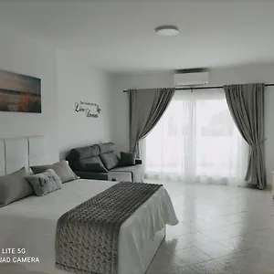 https://benalsuite-estudio-piscina-y-playa-en-benalbeach-benalmadena.1costadelsol.com